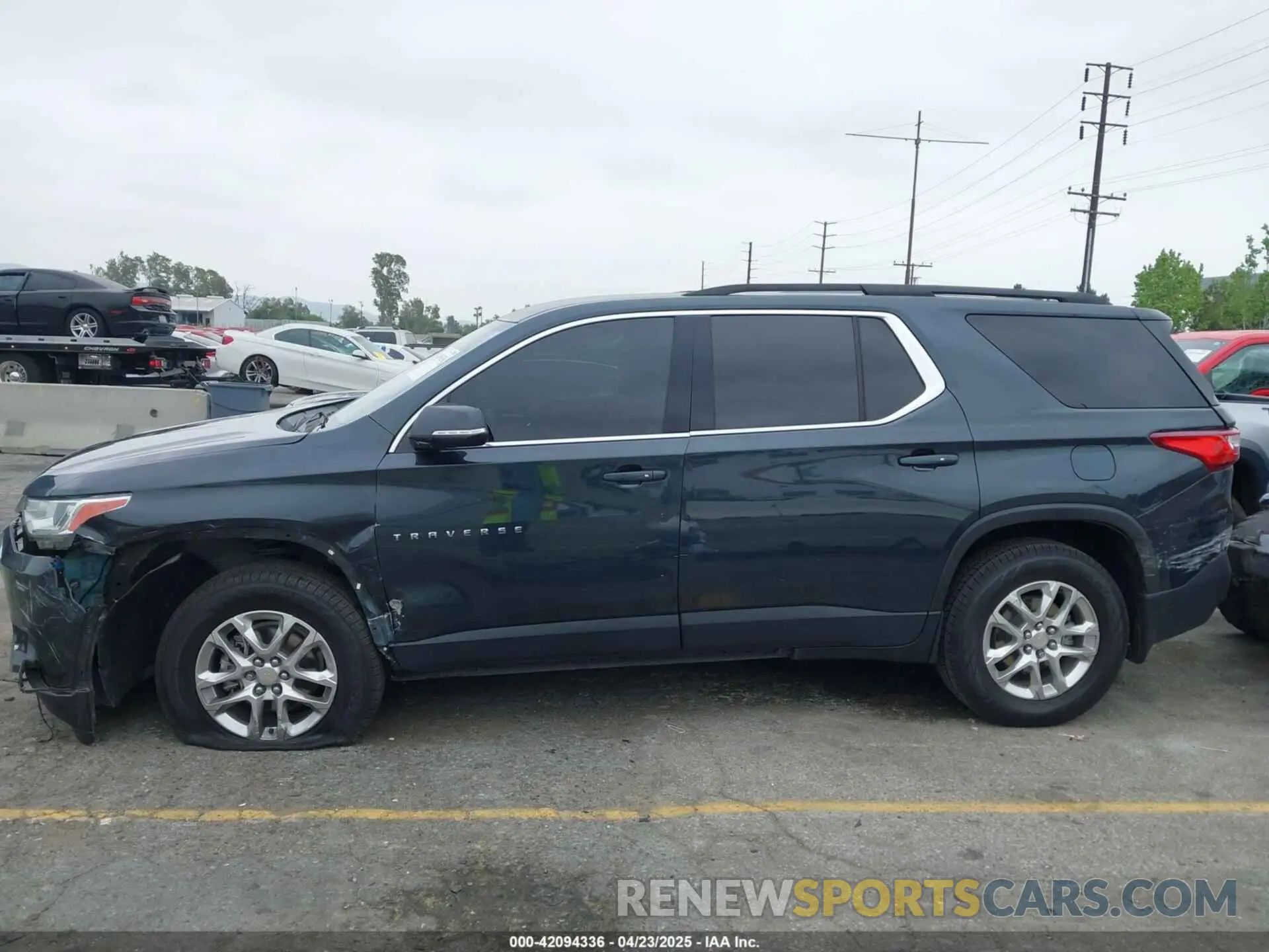 19 Photograph of a damaged car 1GNERGKWXLJ320261 CHEVROLET TRAVERSE 2020