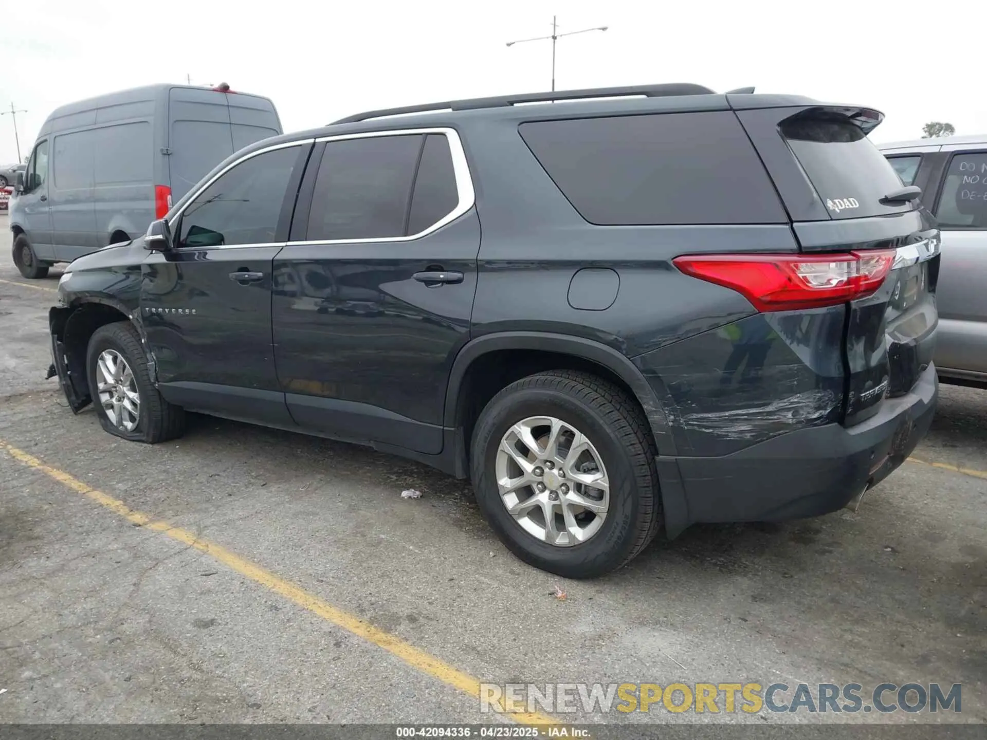 3 Photograph of a damaged car 1GNERGKWXLJ320261 CHEVROLET TRAVERSE 2020