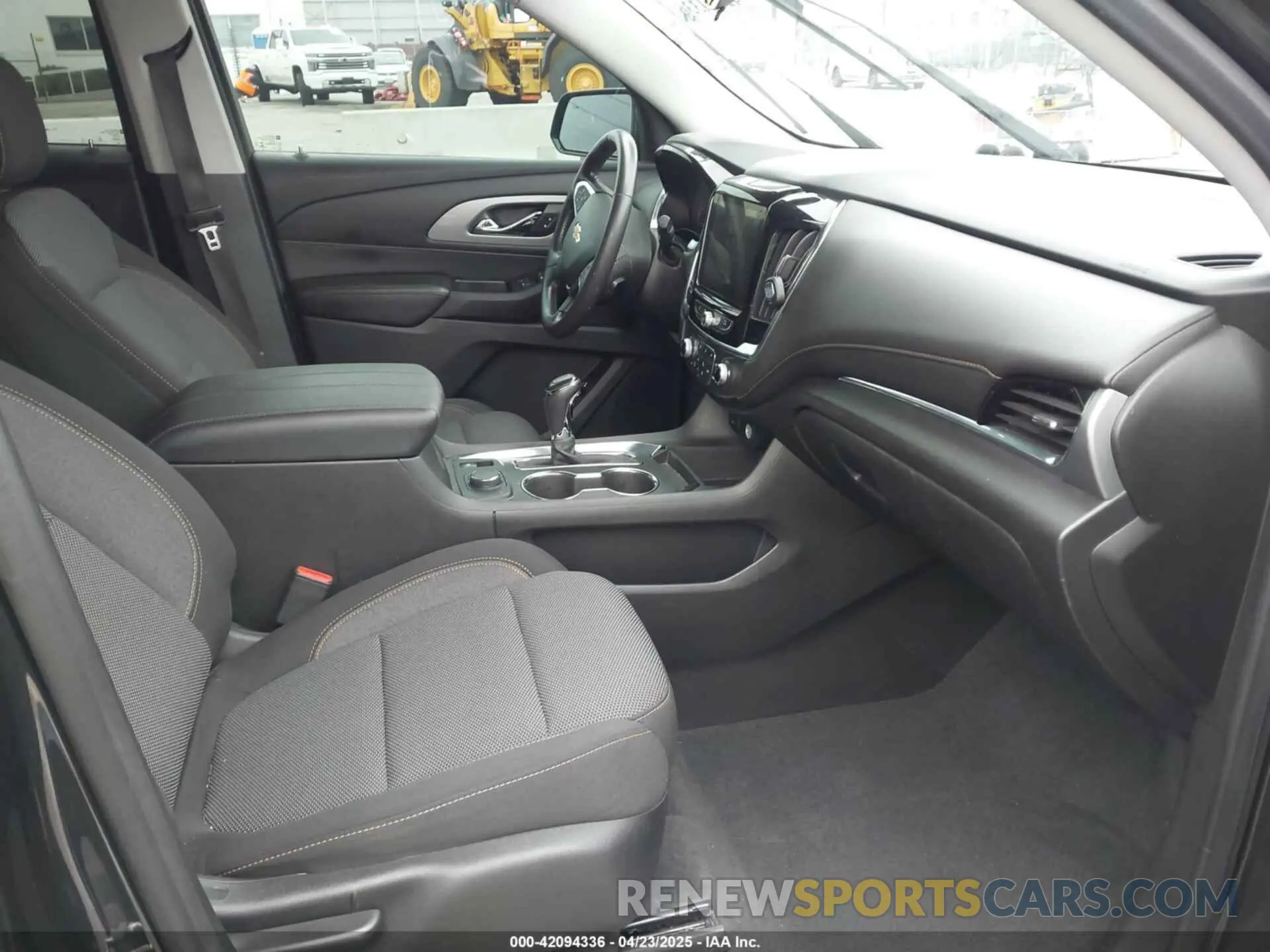 5 Photograph of a damaged car 1GNERGKWXLJ320261 CHEVROLET TRAVERSE 2020