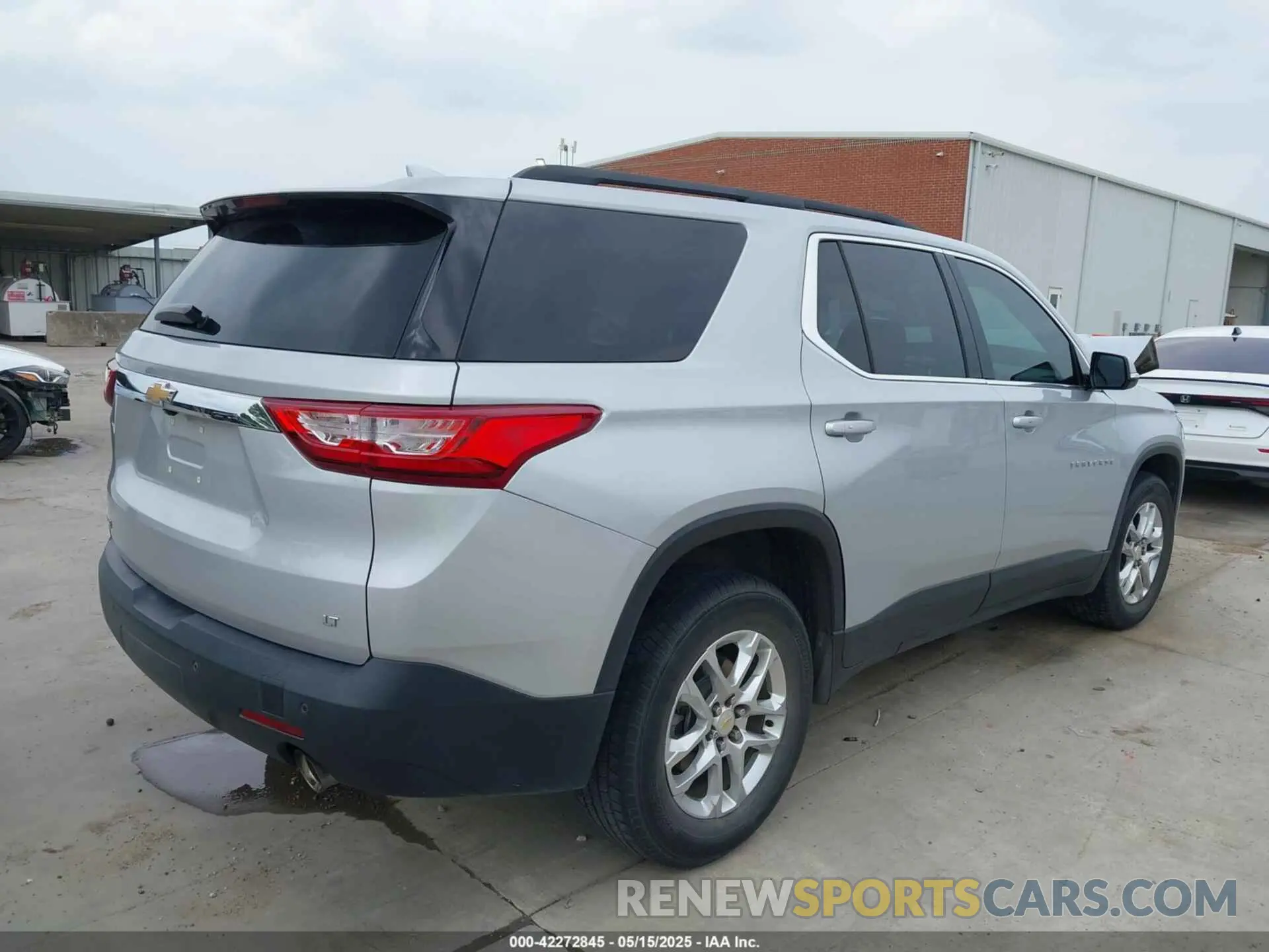 4 Photograph of a damaged car 1GNERHKW3LJ237616 CHEVROLET TRAVERSE 2020