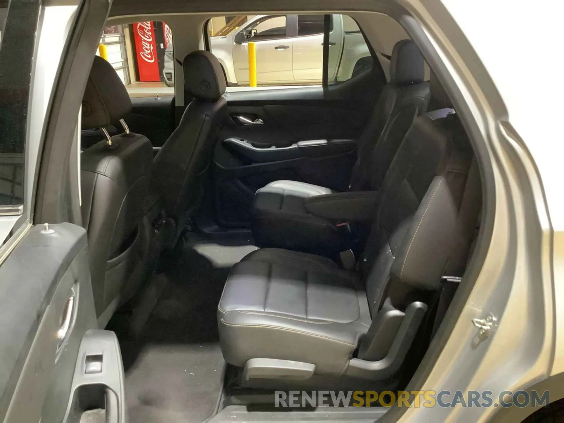 10 Photograph of a damaged car 1GNERHKW4LJ295699 CHEVROLET TRAVERSE 2020