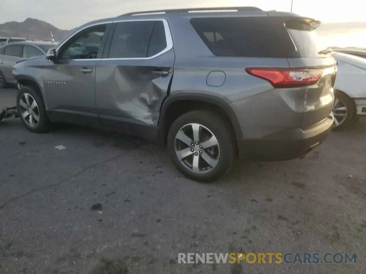 2 Фотография поврежденного автомобиля 1GNERHKW5LJ221367 CHEVROLET TRAVERSE 2020