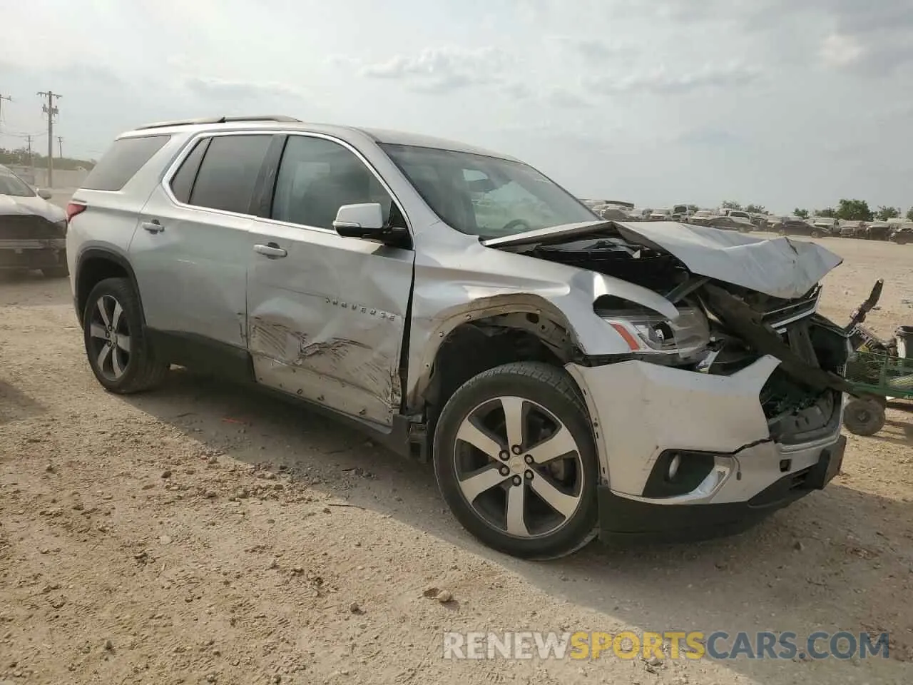 4 Photograph of a damaged car 1GNERHKW6LJ135422 CHEVROLET TRAVERSE 2020