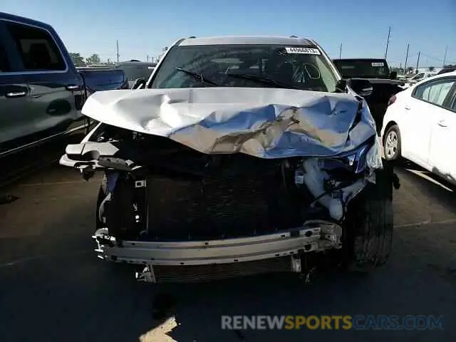 12 Photograph of a damaged car 1GNERHKW6LJ206960 CHEVROLET TRAVERSE 2020