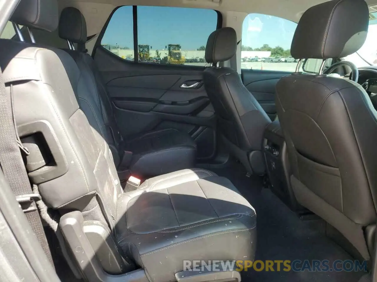 11 Photograph of a damaged car 1GNERHKW7LJ147370 CHEVROLET TRAVERSE 2020
