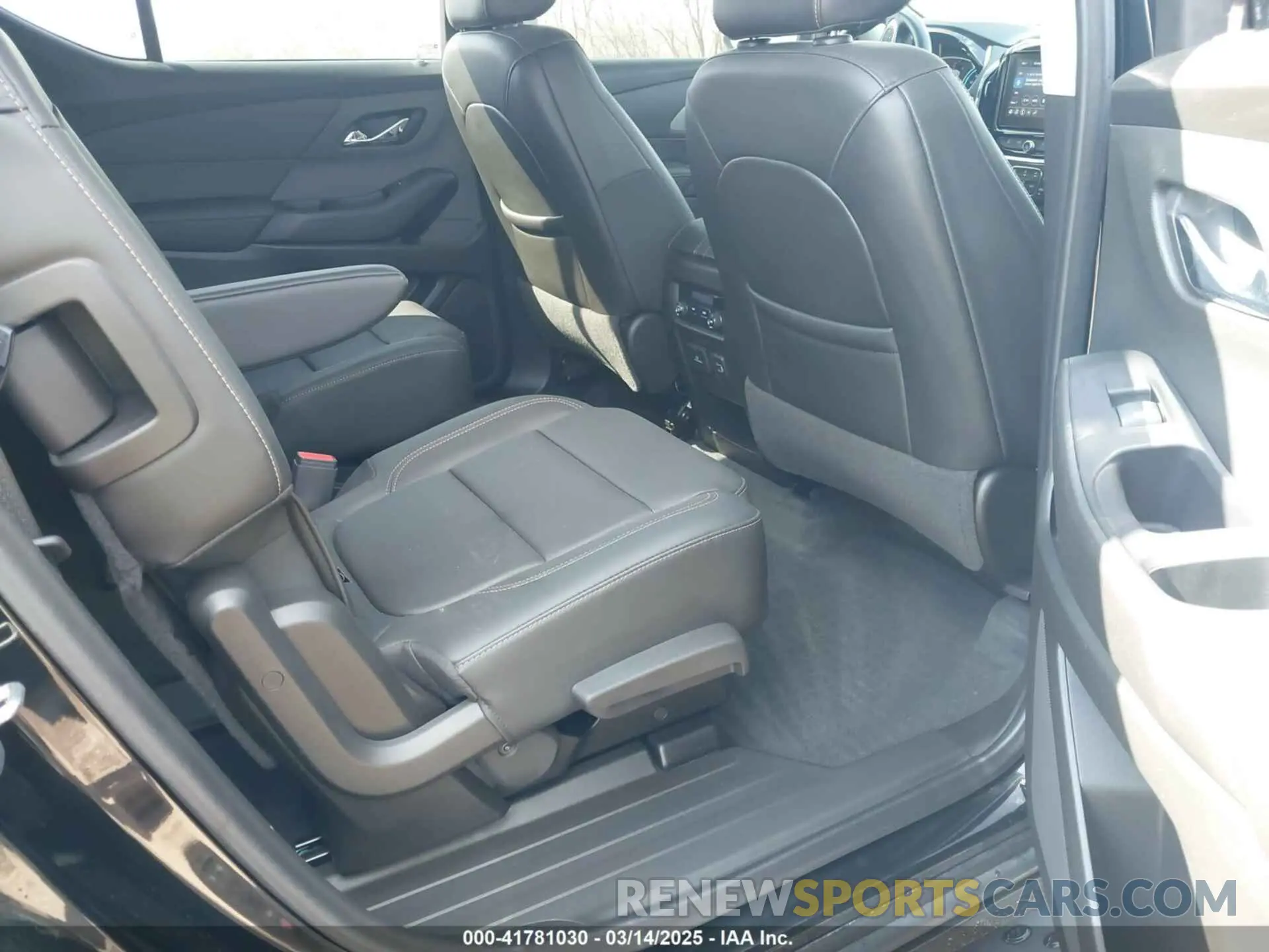 8 Фотография поврежденного автомобиля 1GNERHKW7LJ323401 CHEVROLET TRAVERSE 2020
