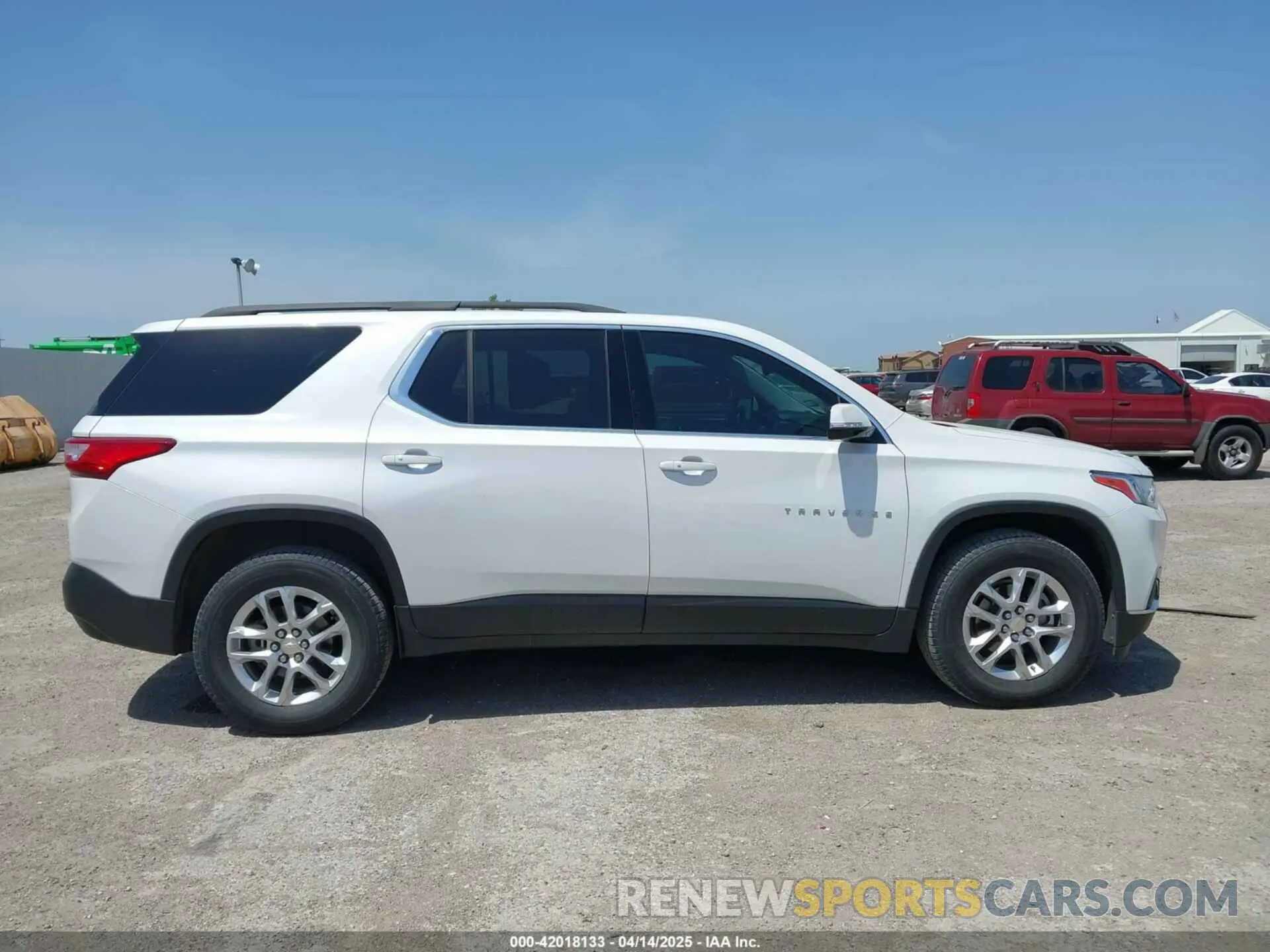 13 Photograph of a damaged car 1GNERHKW8LJ205695 CHEVROLET TRAVERSE 2020