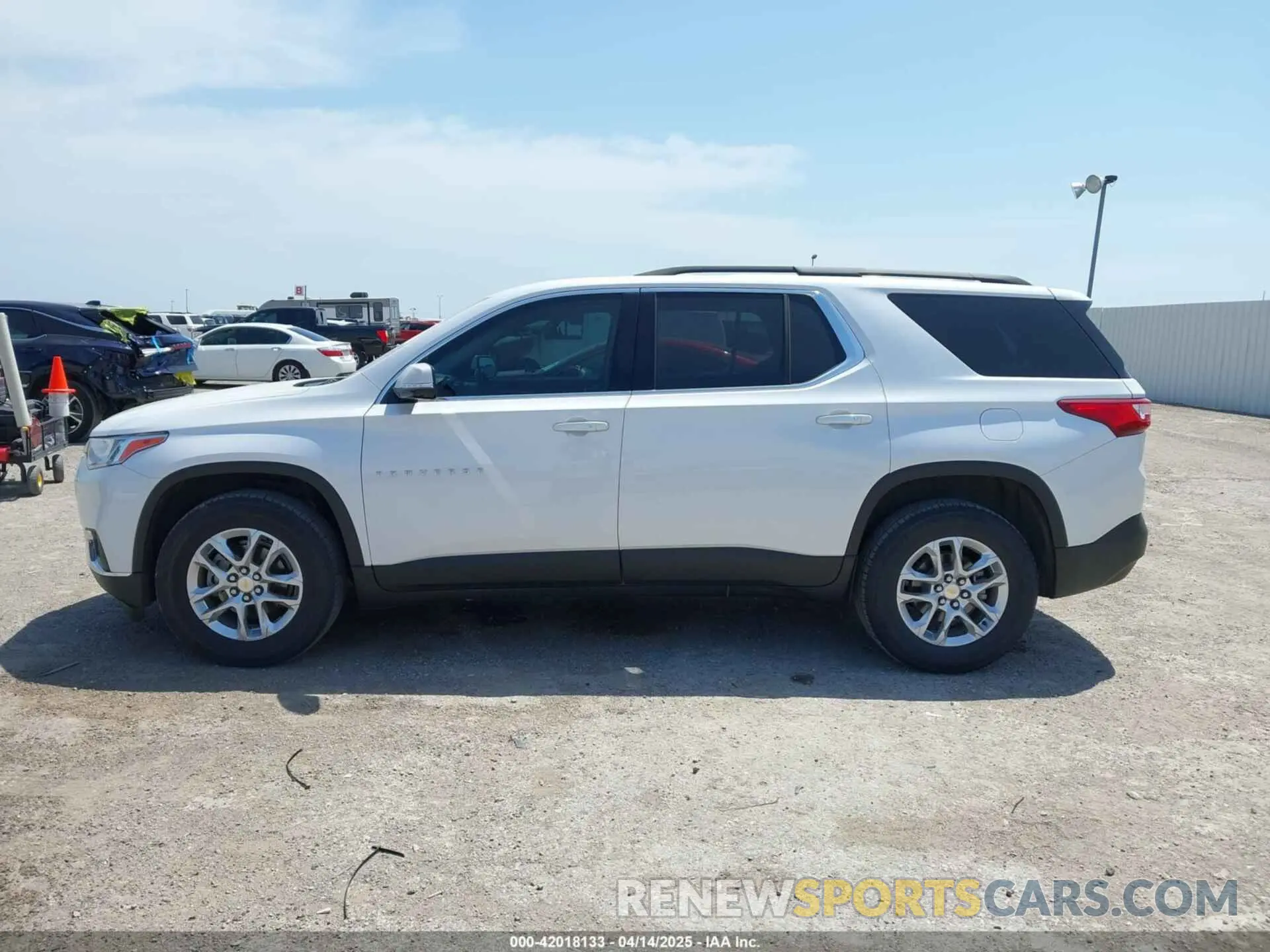 14 Photograph of a damaged car 1GNERHKW8LJ205695 CHEVROLET TRAVERSE 2020