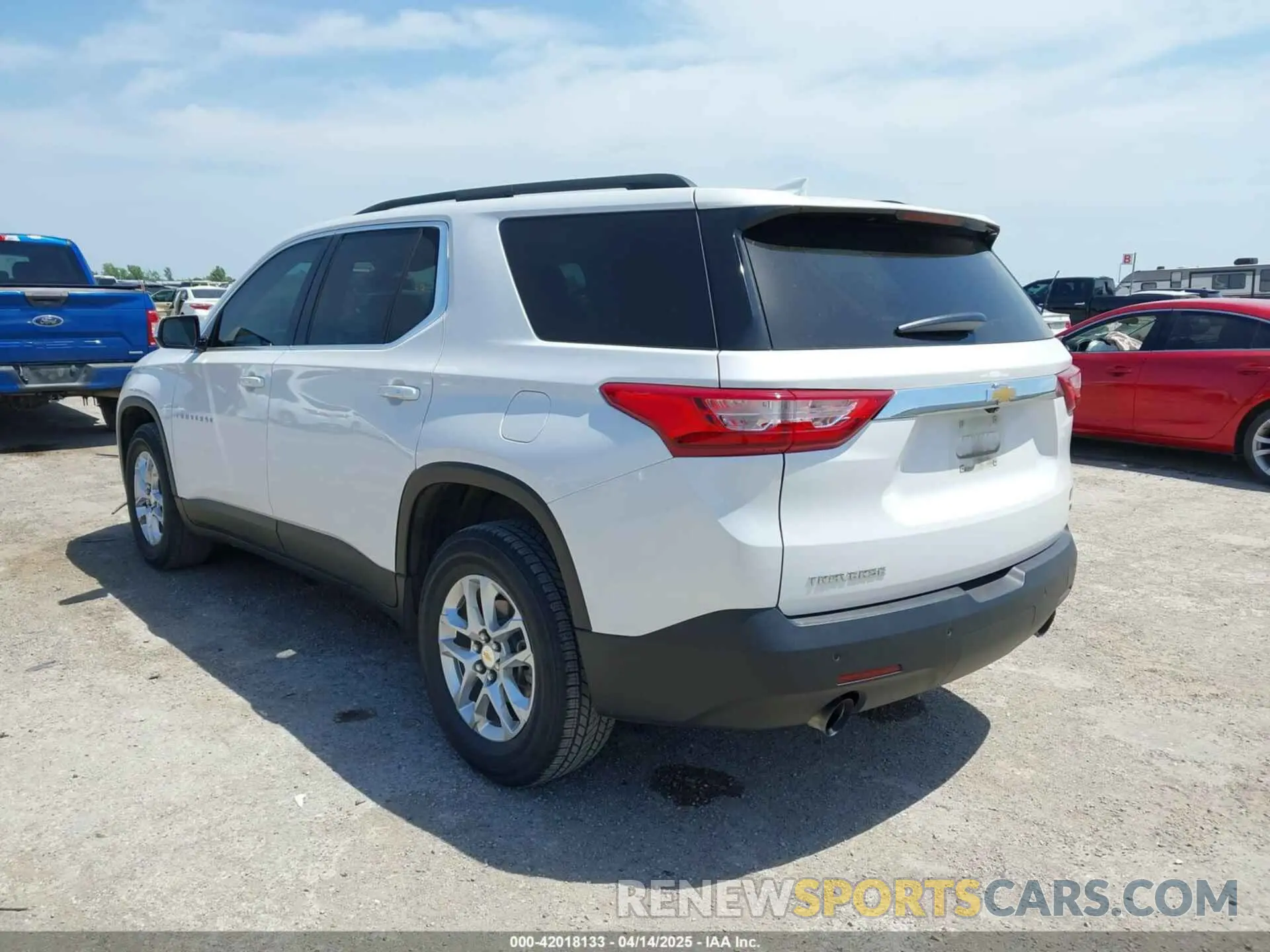 3 Photograph of a damaged car 1GNERHKW8LJ205695 CHEVROLET TRAVERSE 2020