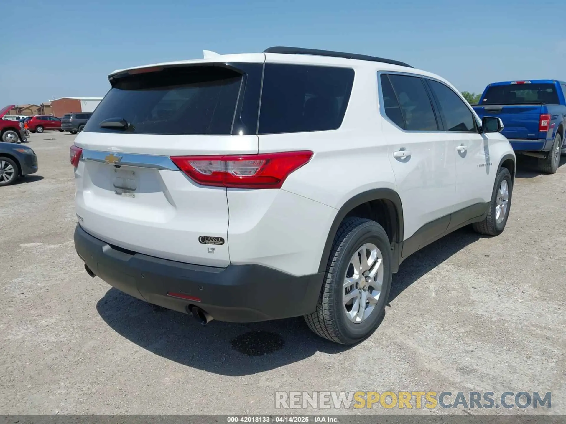 4 Photograph of a damaged car 1GNERHKW8LJ205695 CHEVROLET TRAVERSE 2020