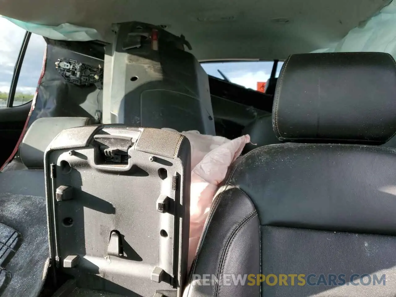 10 Photograph of a damaged car 1GNERHKW8LJ245369 CHEVROLET TRAVERSE 2020