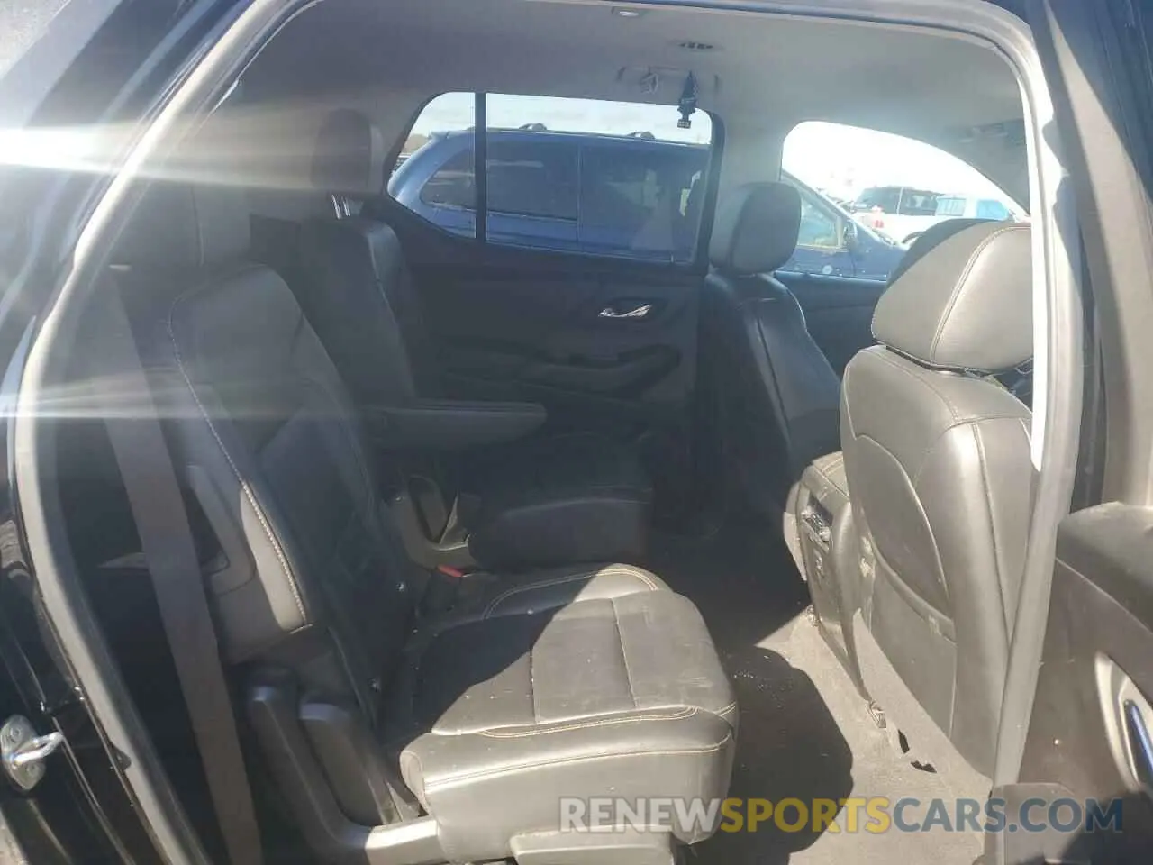11 Photograph of a damaged car 1GNERHKW9LJ144051 CHEVROLET TRAVERSE 2020