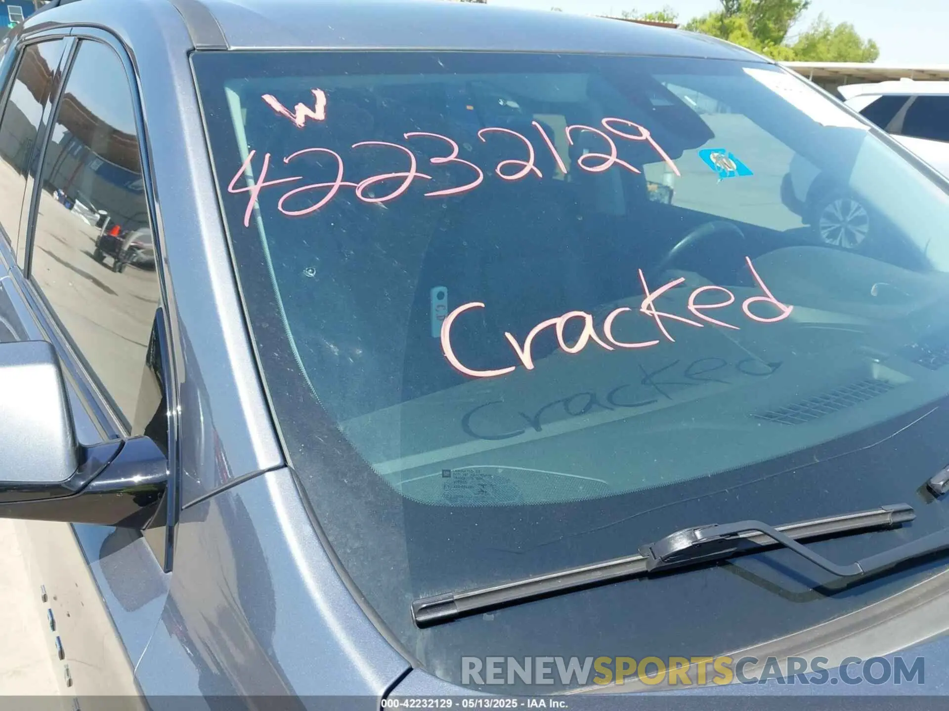 19 Photograph of a damaged car 1GNERJKW0LJ267972 CHEVROLET TRAVERSE 2020
