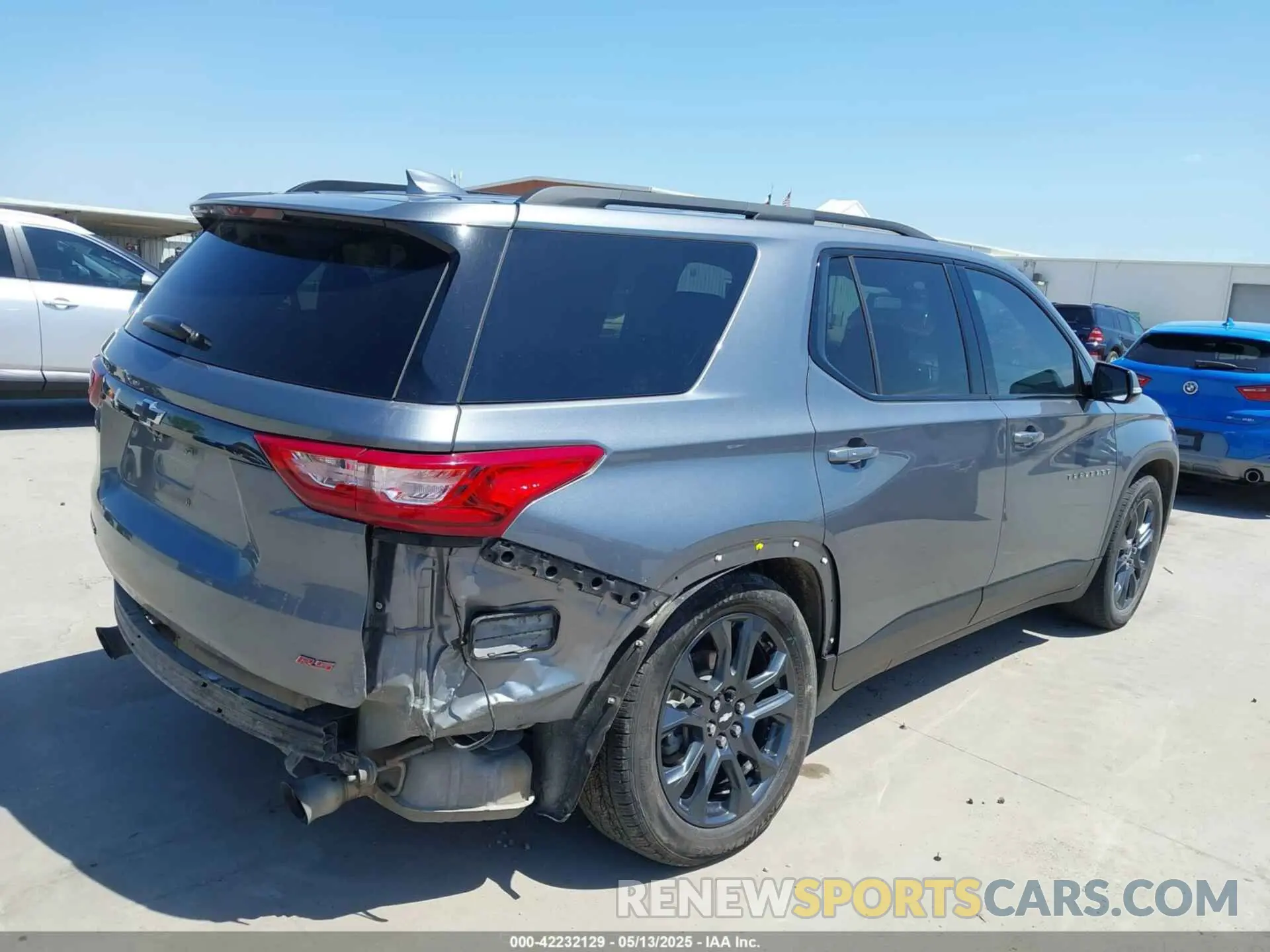4 Photograph of a damaged car 1GNERJKW0LJ267972 CHEVROLET TRAVERSE 2020