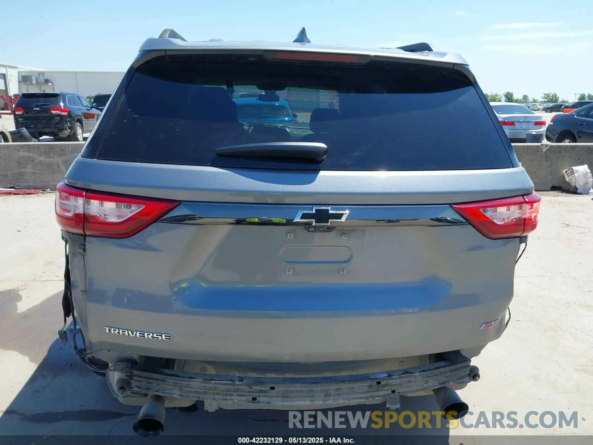 6 Photograph of a damaged car 1GNERJKW0LJ267972 CHEVROLET TRAVERSE 2020