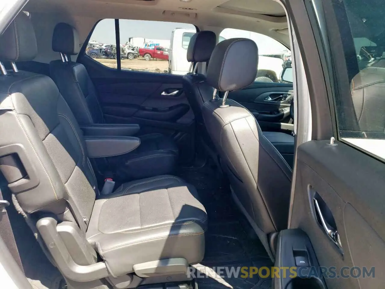 11 Photograph of a damaged car 1GNERKKW0LJ189120 CHEVROLET TRAVERSE 2020