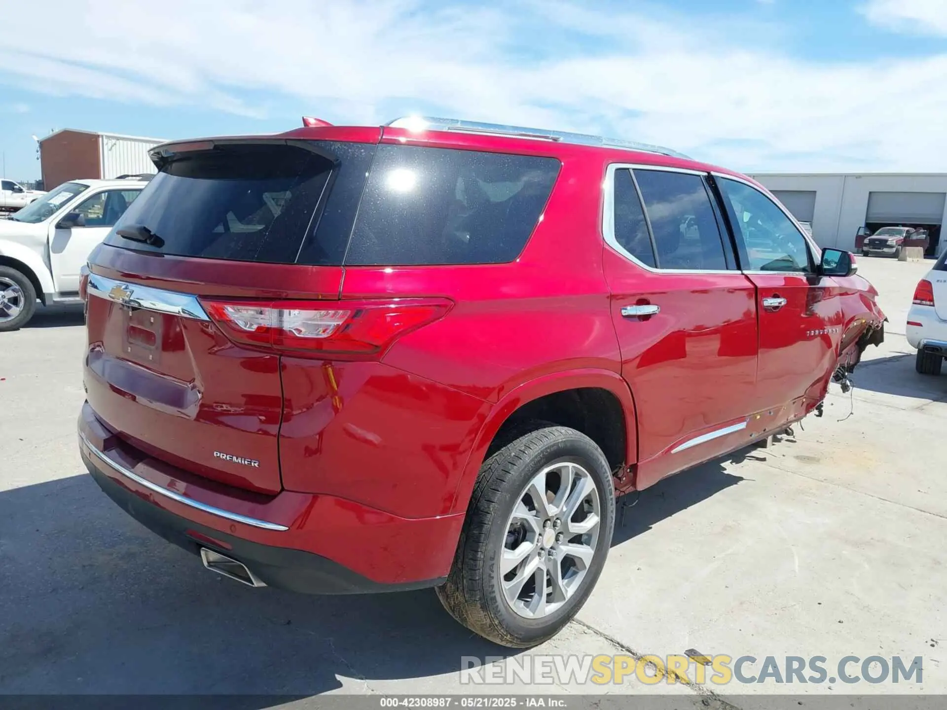 4 Photograph of a damaged car 1GNERKKW0LJ225601 CHEVROLET TRAVERSE 2020