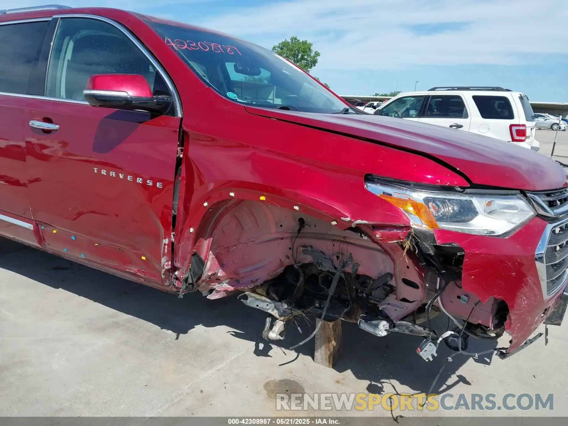 6 Photograph of a damaged car 1GNERKKW0LJ225601 CHEVROLET TRAVERSE 2020