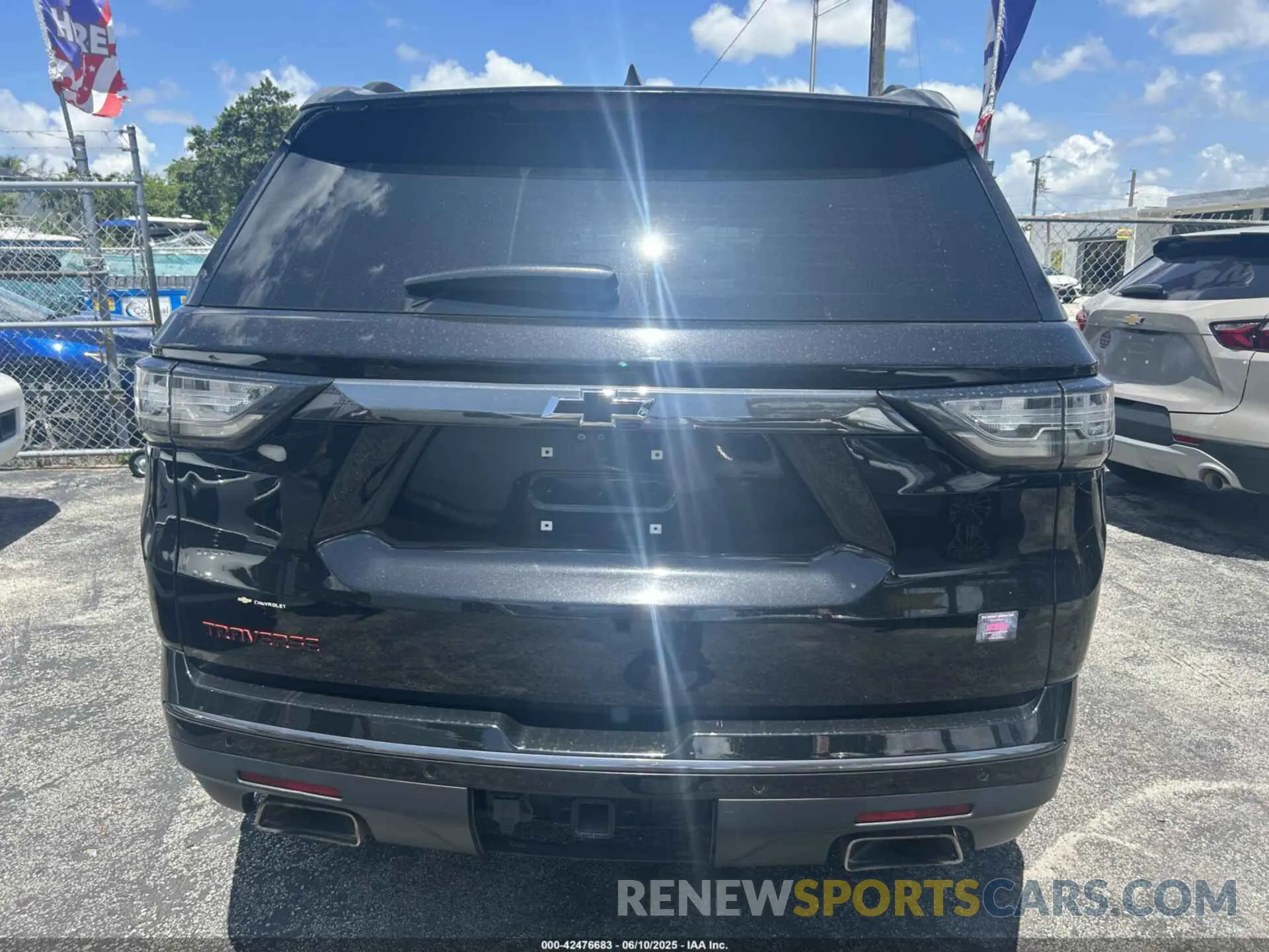 6 Photograph of a damaged car 1GNERKKW2LJ102589 CHEVROLET TRAVERSE 2020