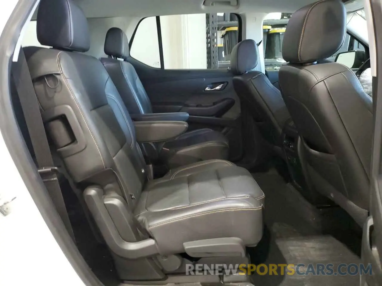 11 Photograph of a damaged car 1GNERKKW2LJ251083 CHEVROLET TRAVERSE 2020