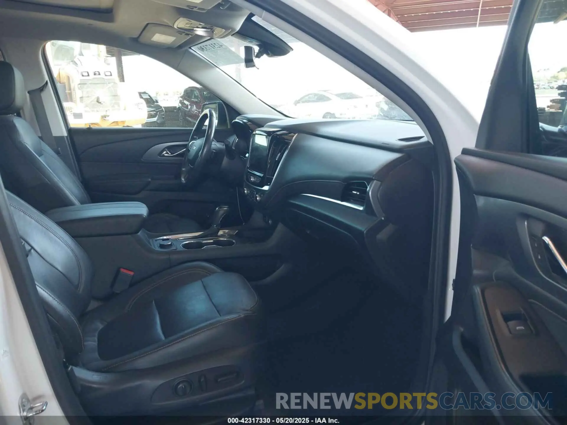 5 Photograph of a damaged car 1GNERKKW3LJ117912 CHEVROLET TRAVERSE 2020