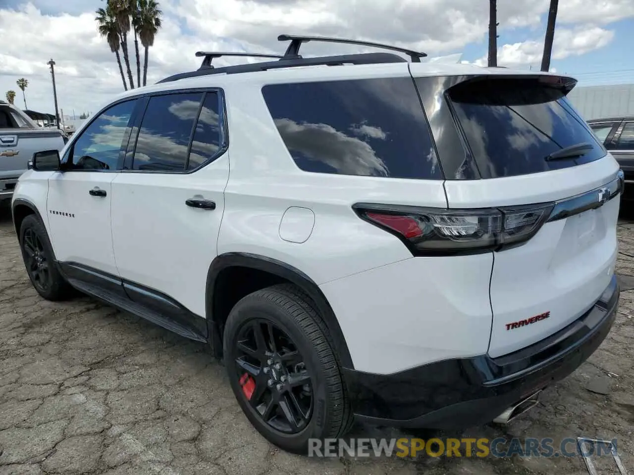 2 Photograph of a damaged car 1GNERKKW3LJ170965 CHEVROLET TRAVERSE 2020