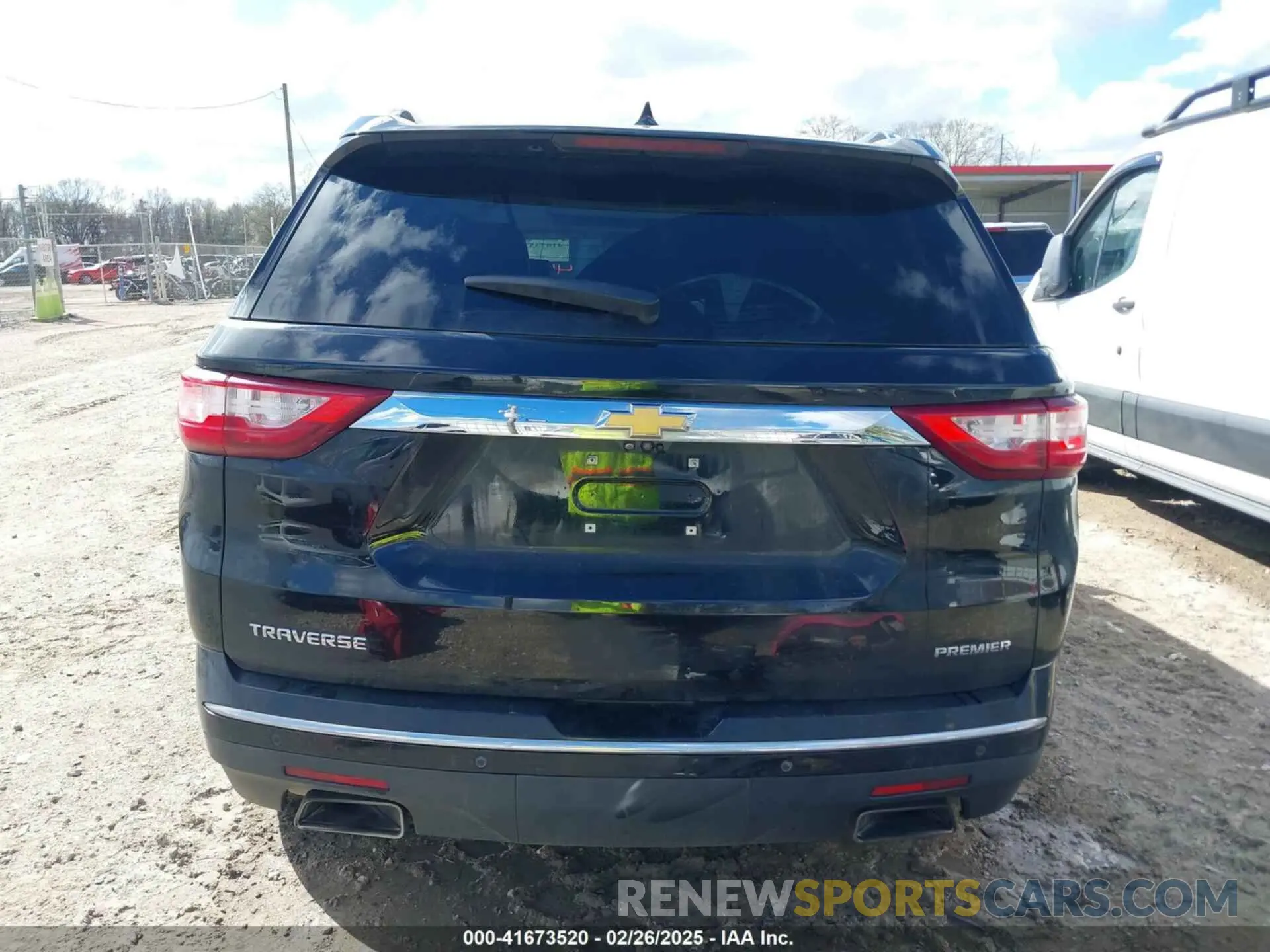 17 Photograph of a damaged car 1GNERKKWXLJ185222 CHEVROLET TRAVERSE 2020
