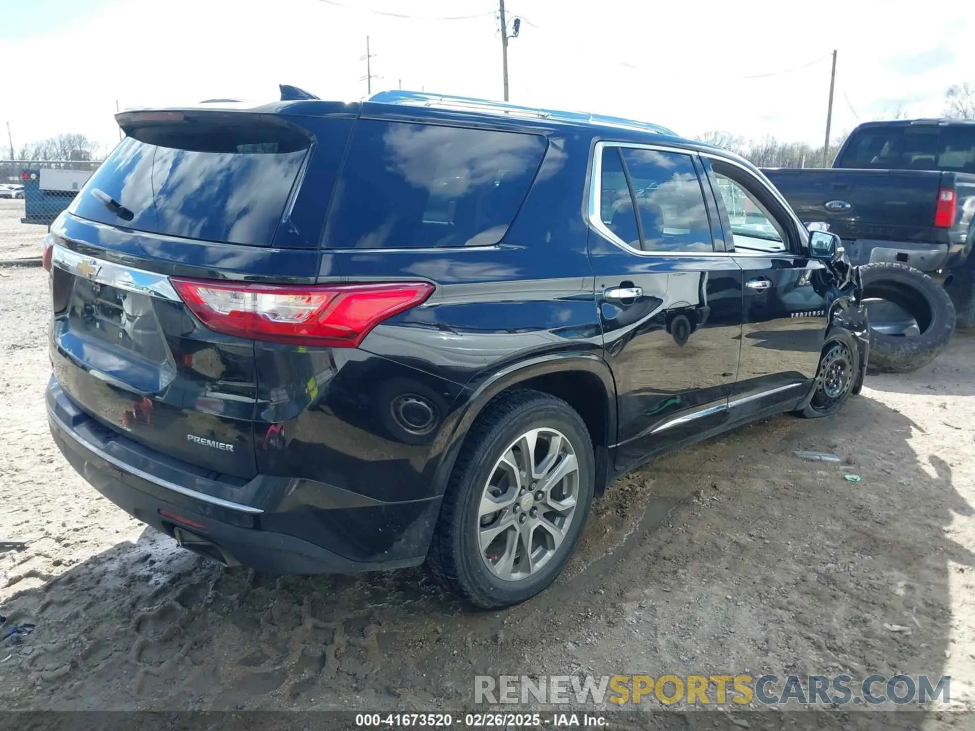 4 Photograph of a damaged car 1GNERKKWXLJ185222 CHEVROLET TRAVERSE 2020