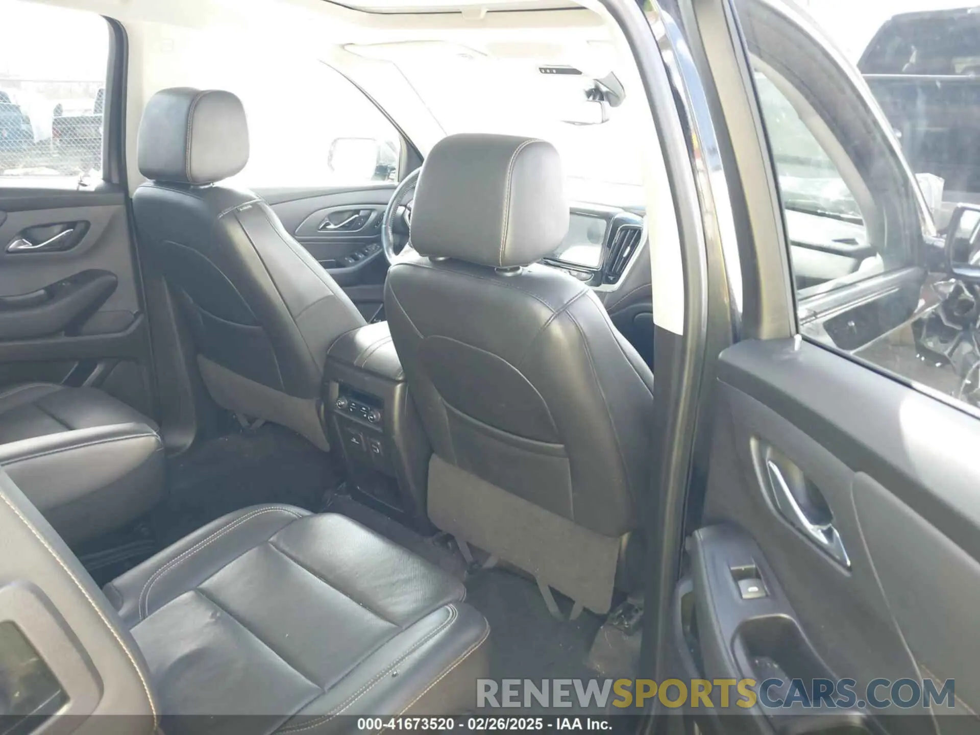 8 Photograph of a damaged car 1GNERKKWXLJ185222 CHEVROLET TRAVERSE 2020