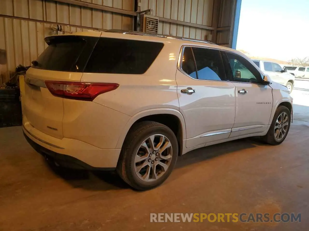 3 Фотография поврежденного автомобиля 1GNERKKWXLJ301714 CHEVROLET TRAVERSE 2020