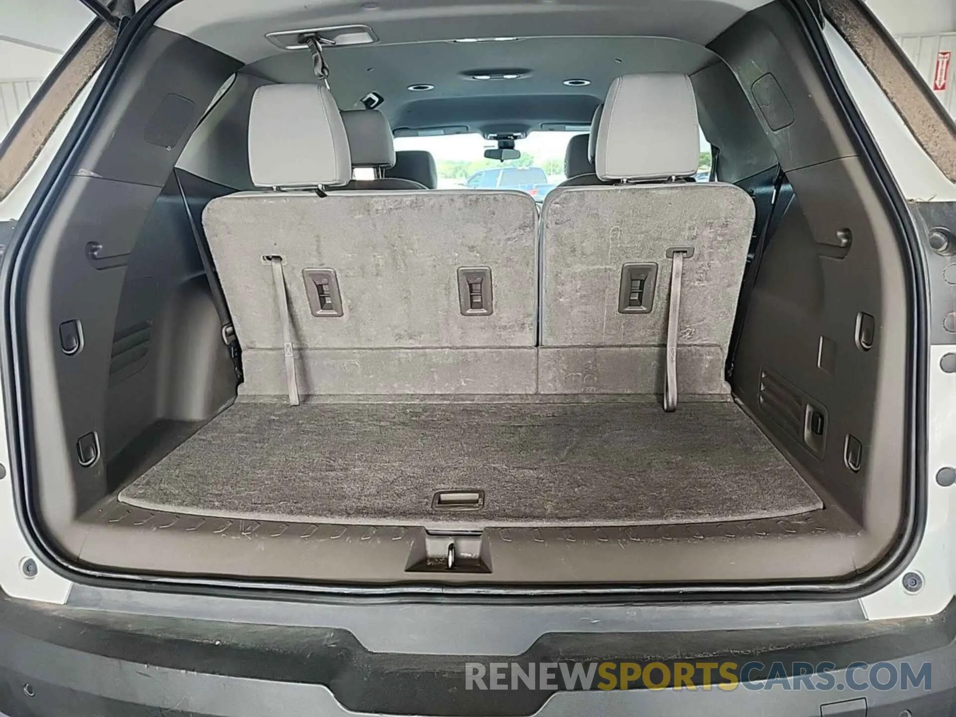 8 Photograph of a damaged car 1GNERMKW3LJ169441 CHEVROLET TRAVERSE 2020
