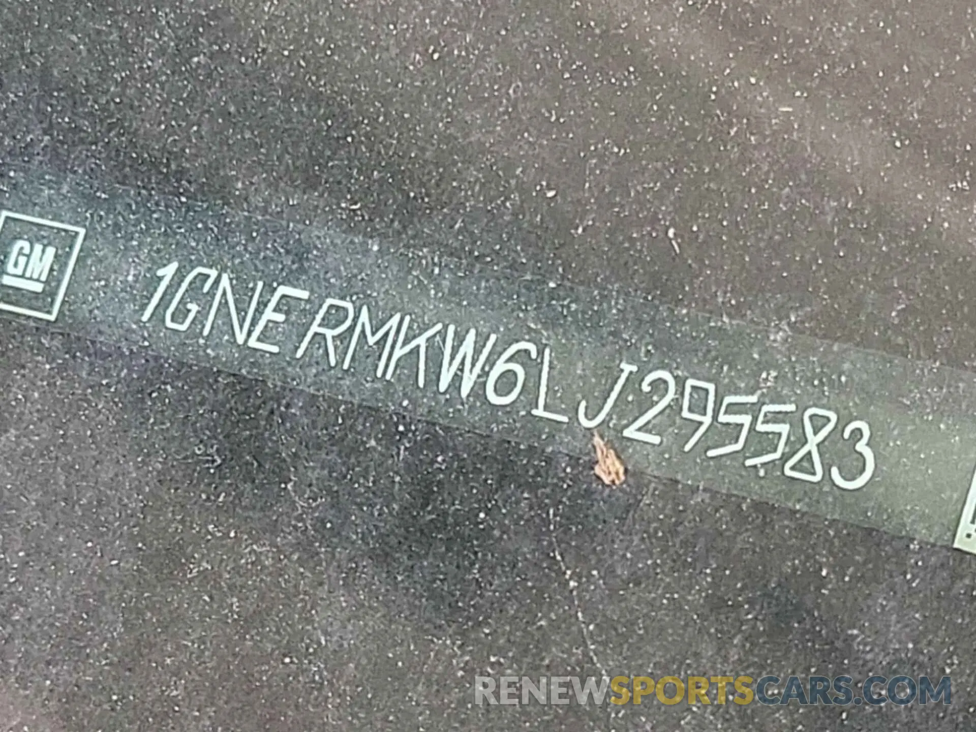 2 Photograph of a damaged car 1GNERMKW6LJ295583 CHEVROLET TRAVERSE 2020