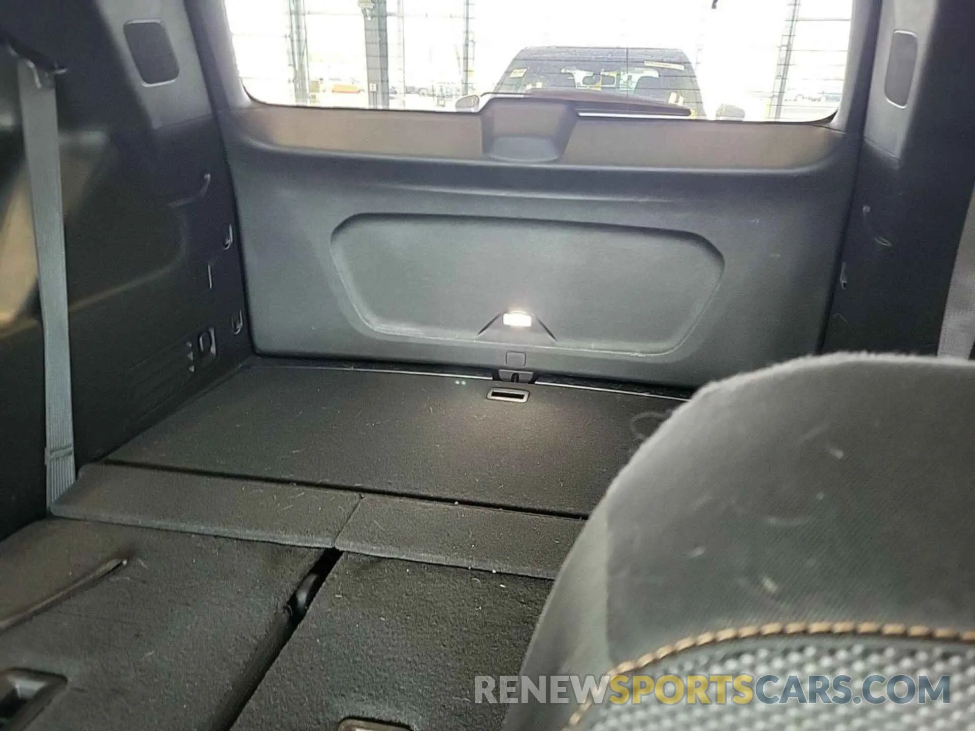9 Photograph of a damaged car 1GNERMKW6LJ295583 CHEVROLET TRAVERSE 2020
