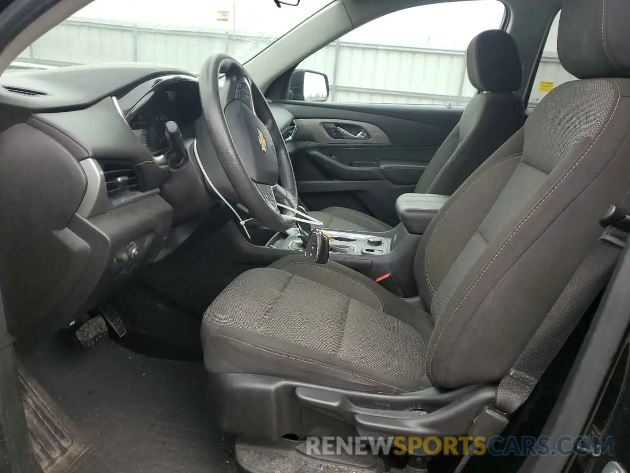 7 Photograph of a damaged car 1GNEVFKW0LJ157691 CHEVROLET TRAVERSE 2020