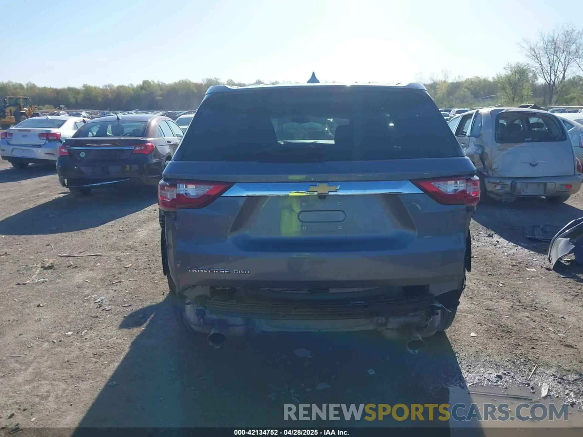 17 Photograph of a damaged car 1GNEVFKW1LJ141810 CHEVROLET TRAVERSE 2020