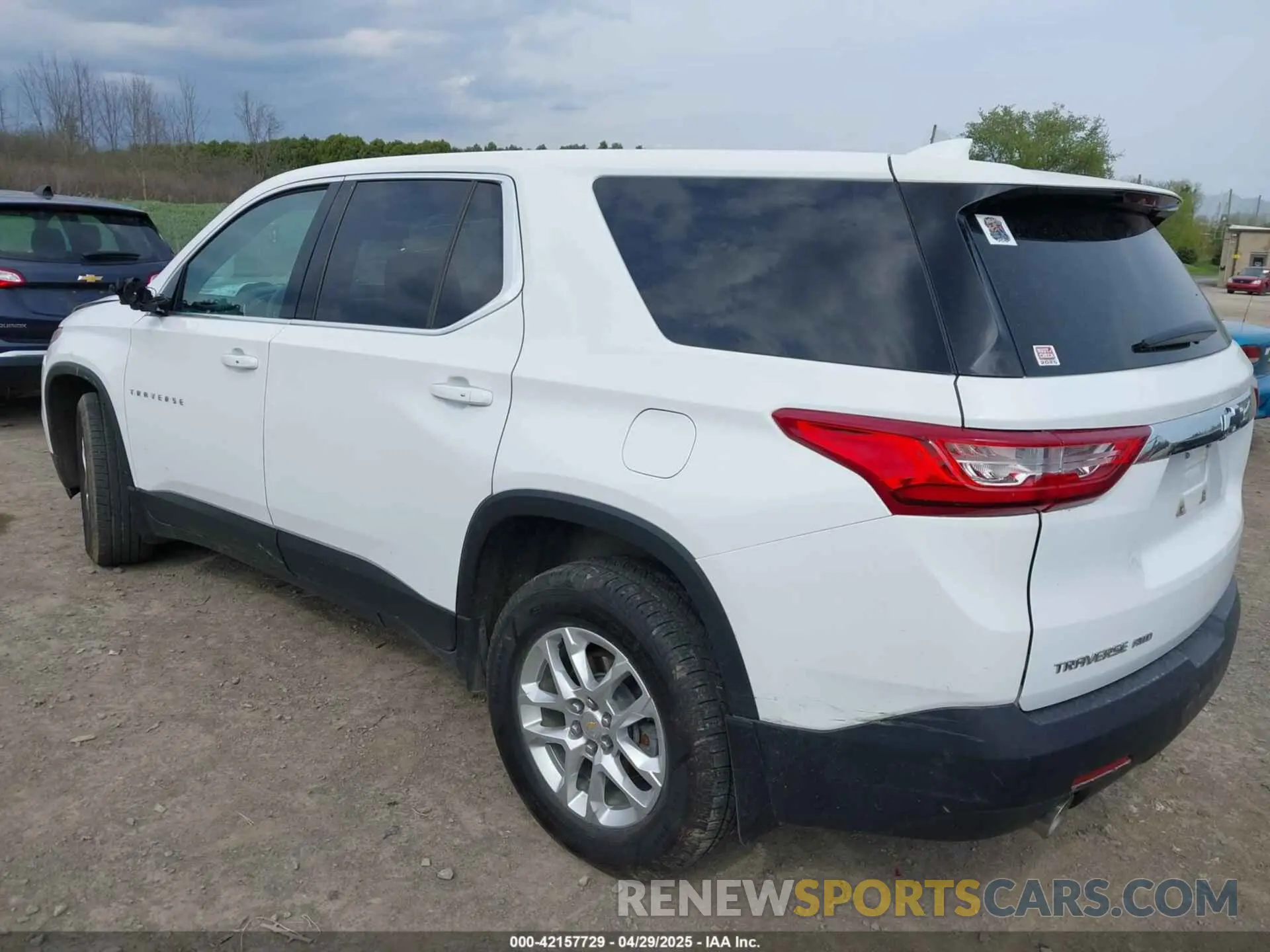 3 Photograph of a damaged car 1GNEVFKW7LJ121240 CHEVROLET TRAVERSE 2020
