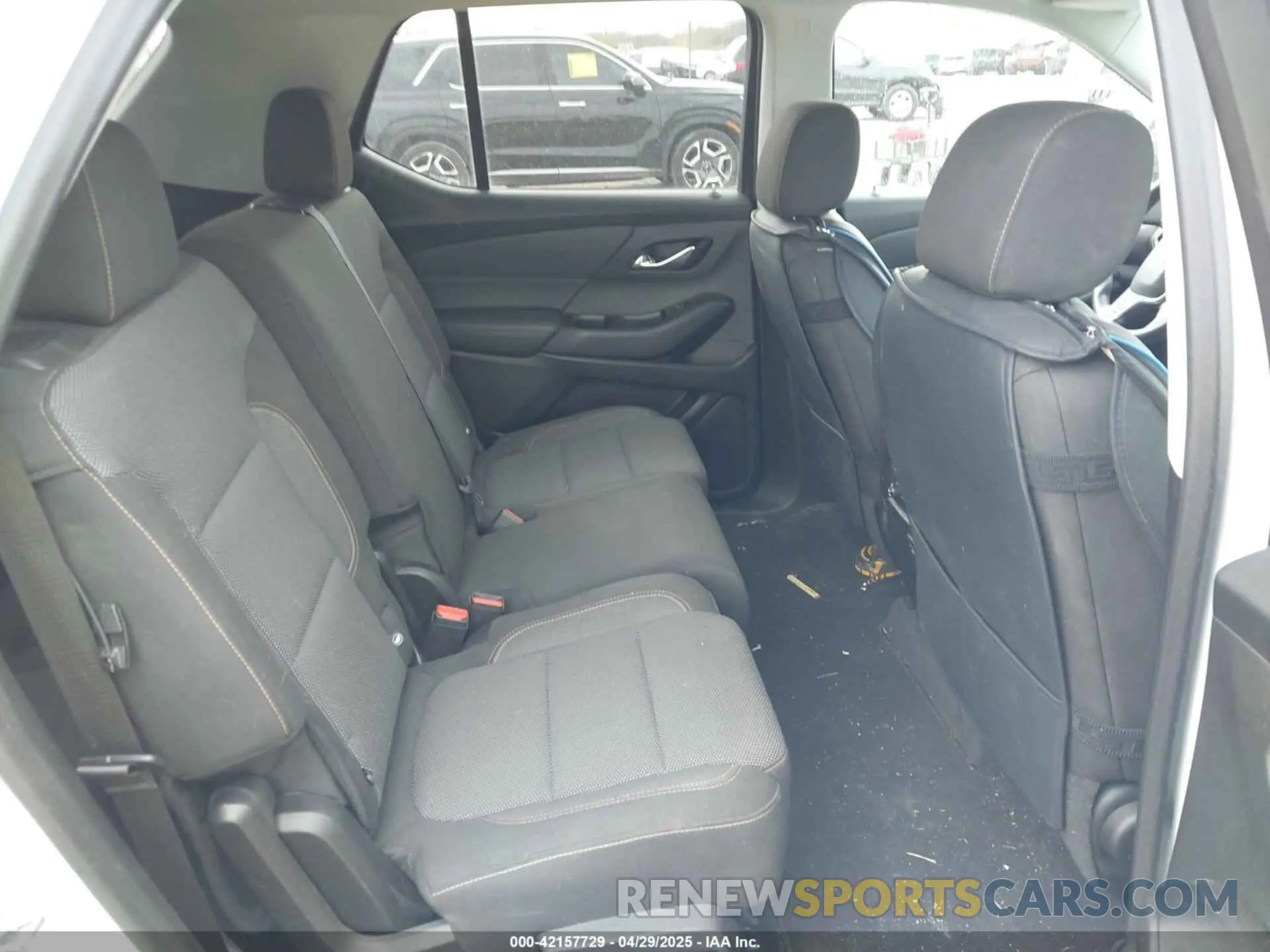 8 Photograph of a damaged car 1GNEVFKW7LJ121240 CHEVROLET TRAVERSE 2020