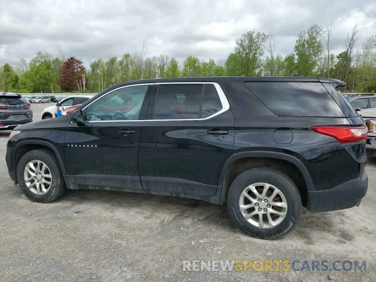 2 Photograph of a damaged car 1GNEVFKW8LJ123370 CHEVROLET TRAVERSE 2020
