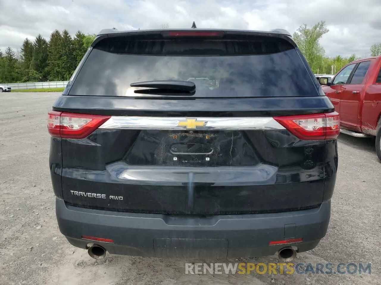 6 Photograph of a damaged car 1GNEVFKW8LJ123370 CHEVROLET TRAVERSE 2020