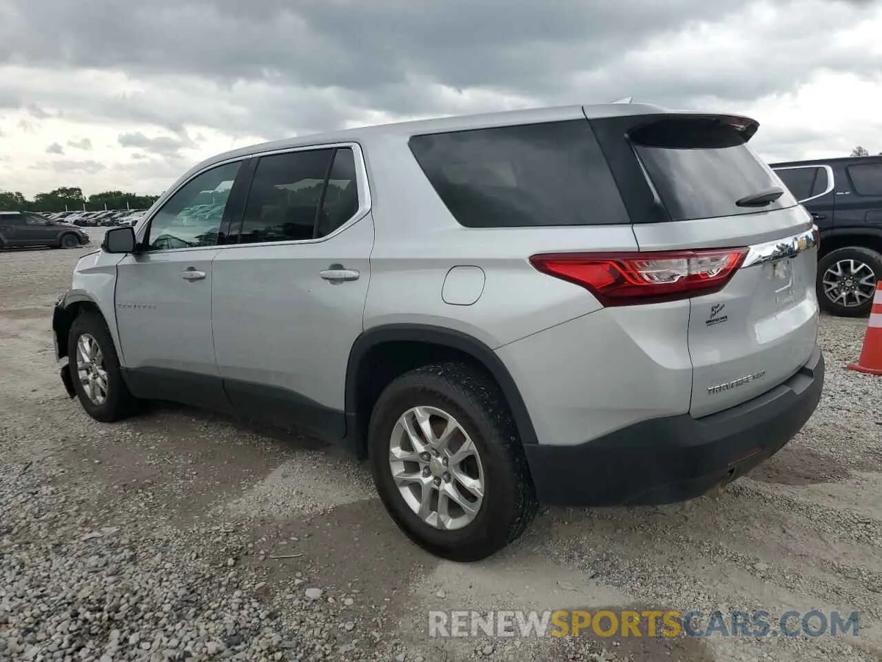 2 Photograph of a damaged car 1GNEVFKW9LJ224370 CHEVROLET TRAVERSE 2020