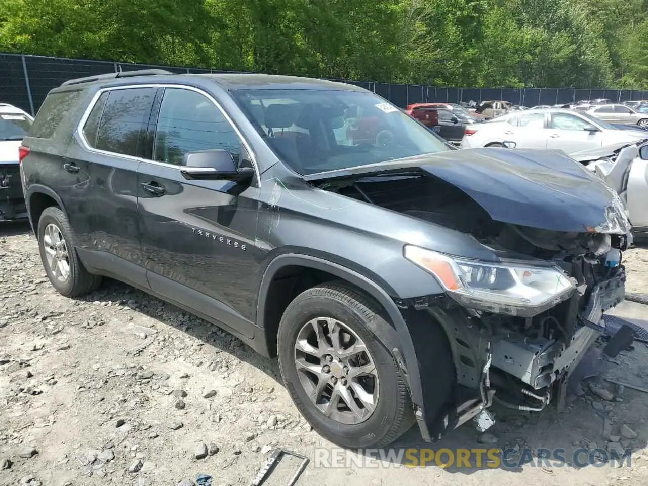 4 Photograph of a damaged car 1GNEVGKW0LJ100638 CHEVROLET TRAVERSE 2020
