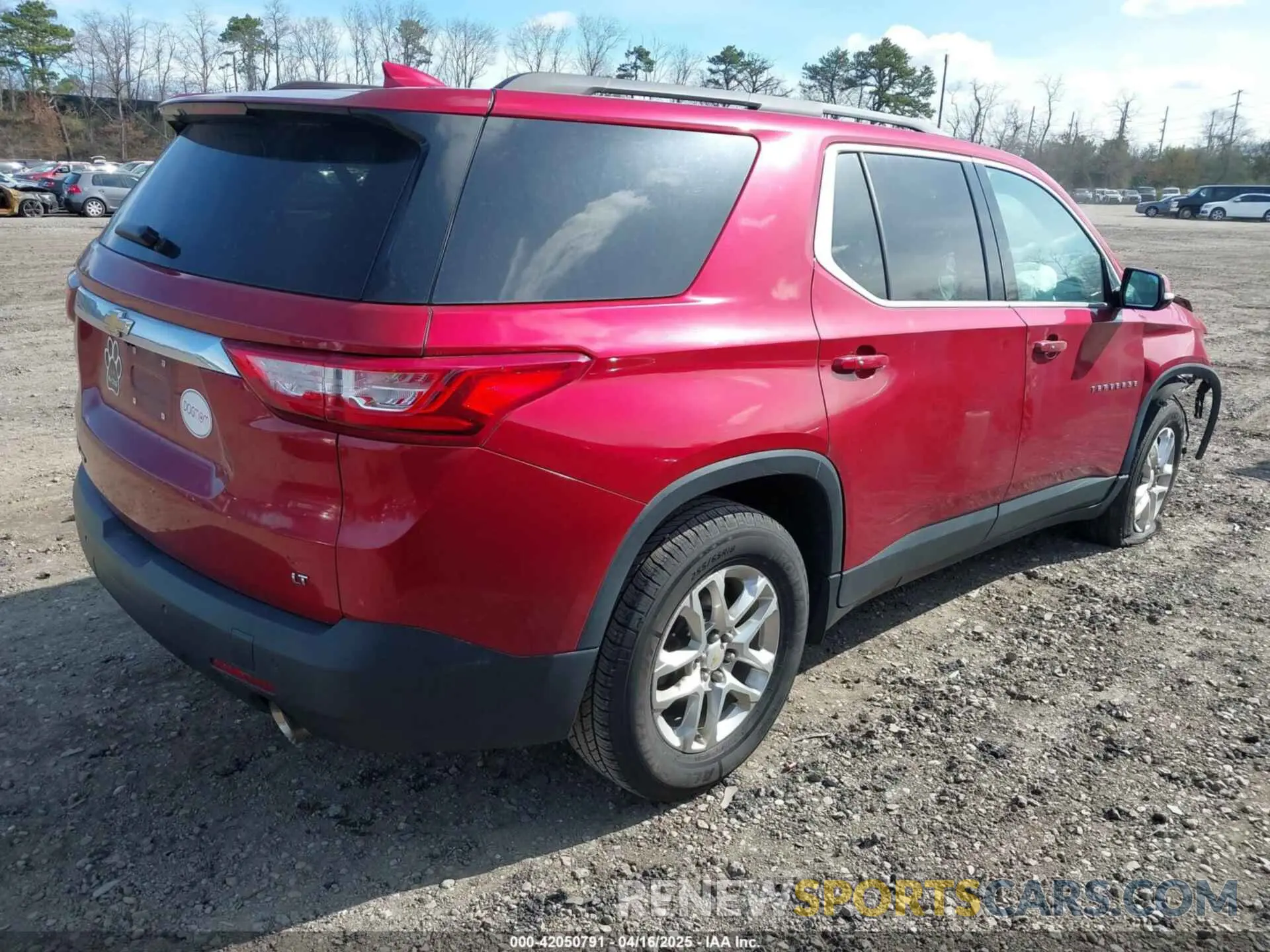 4 Фотография поврежденного автомобиля 1GNEVGKW0LJ156045 CHEVROLET TRAVERSE 2020