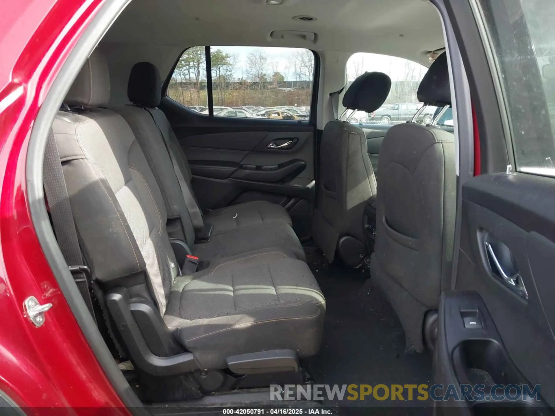 8 Фотография поврежденного автомобиля 1GNEVGKW0LJ156045 CHEVROLET TRAVERSE 2020