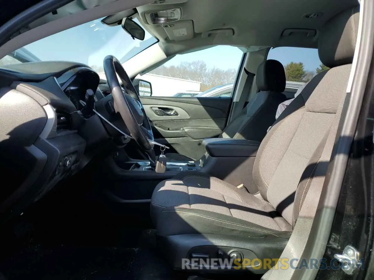7 Photograph of a damaged car 1GNEVGKW0LJ281837 CHEVROLET TRAVERSE 2020