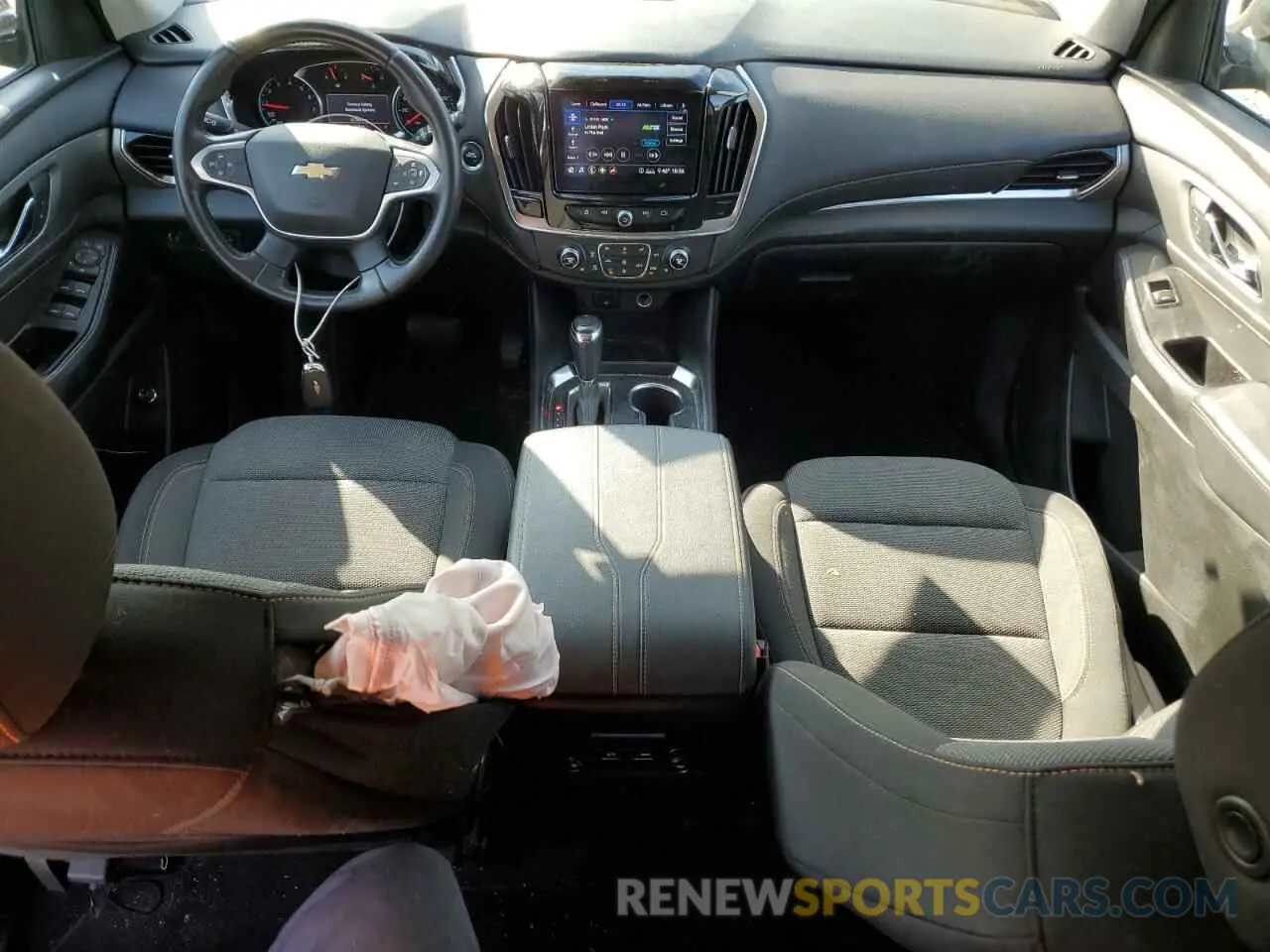 8 Photograph of a damaged car 1GNEVGKW0LJ281837 CHEVROLET TRAVERSE 2020