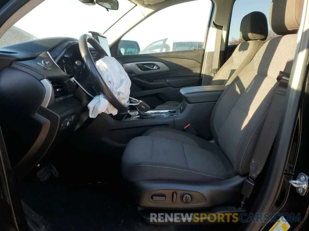 7 Photograph of a damaged car 1GNEVGKW0LJ326677 CHEVROLET TRAVERSE 2020