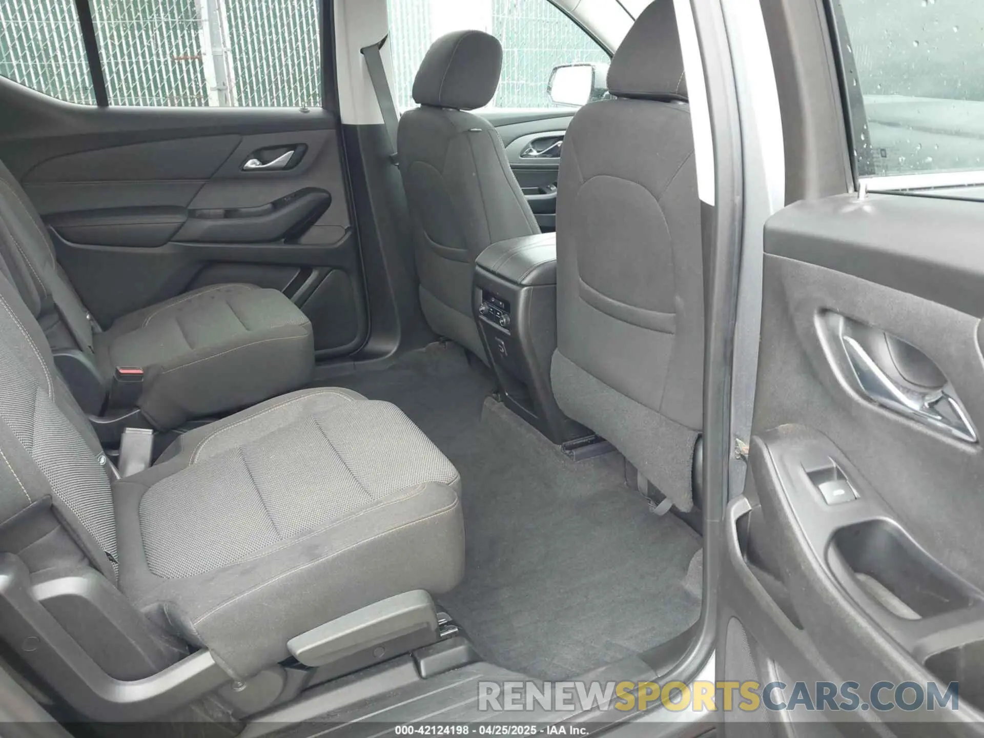 8 Фотография поврежденного автомобиля 1GNEVGKW2LJ199527 CHEVROLET TRAVERSE 2020