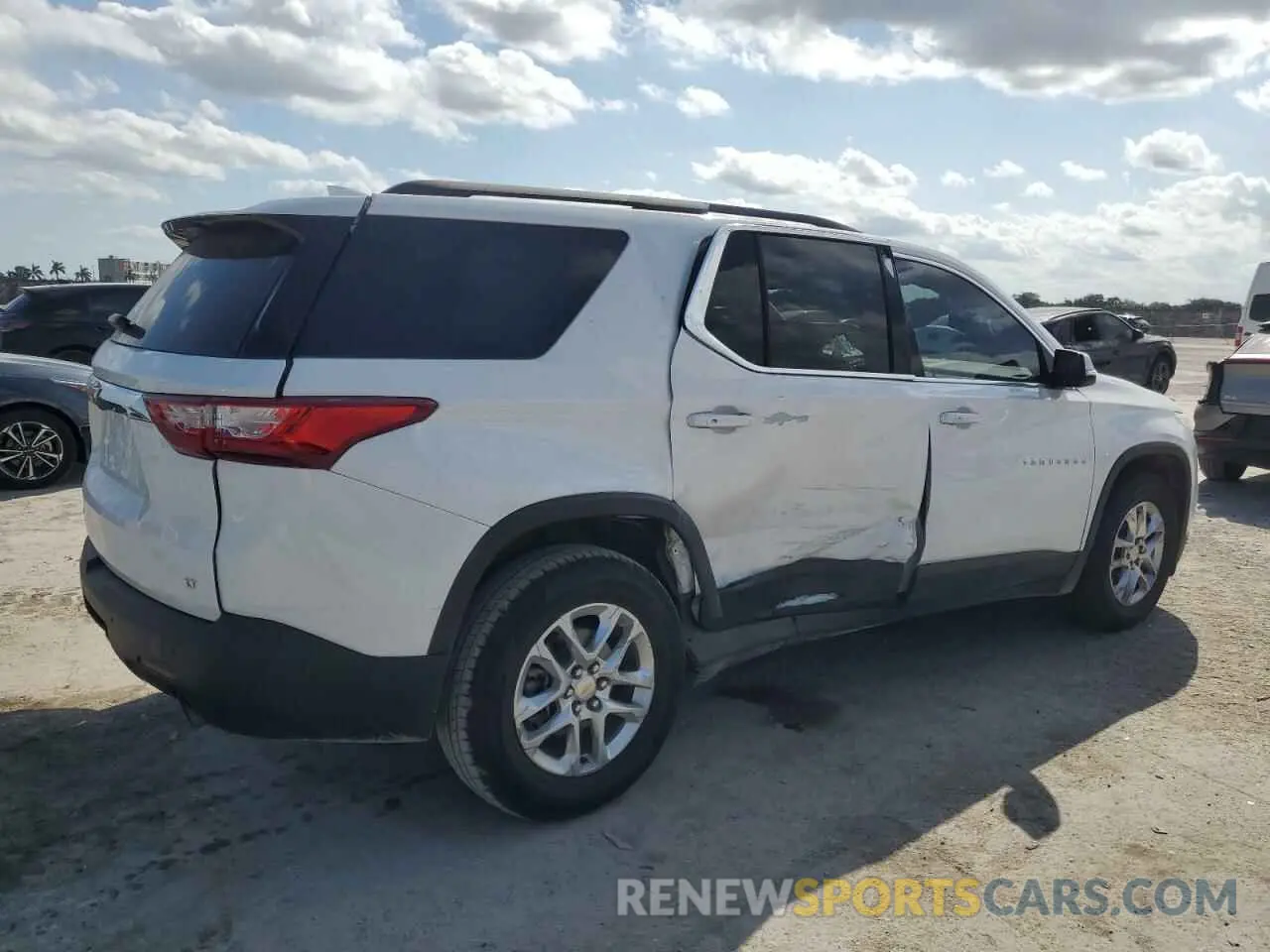 3 Фотография поврежденного автомобиля 1GNEVGKW5LJ247117 CHEVROLET TRAVERSE 2020