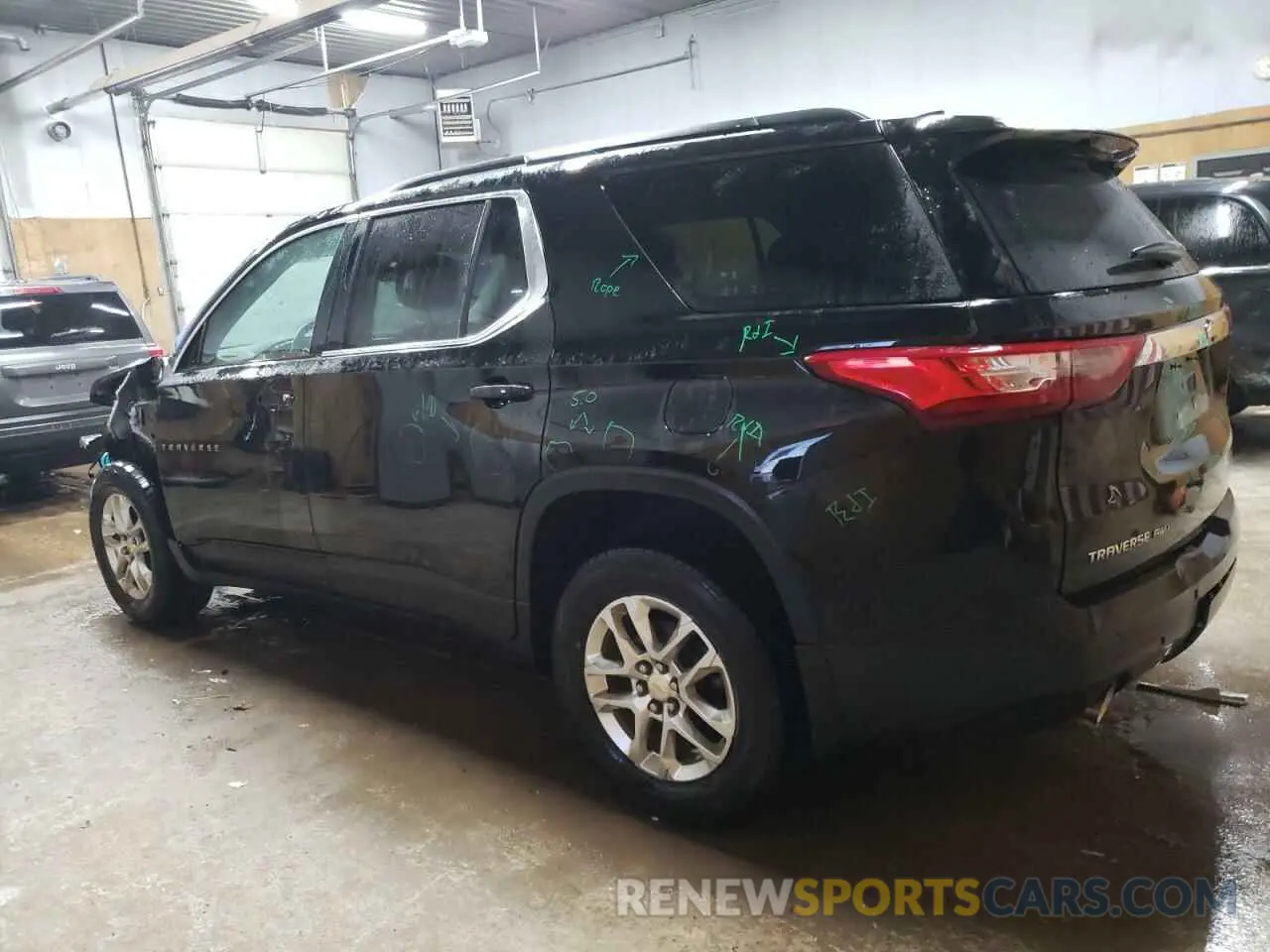 2 Photograph of a damaged car 1GNEVGKW6LJ182794 CHEVROLET TRAVERSE 2020
