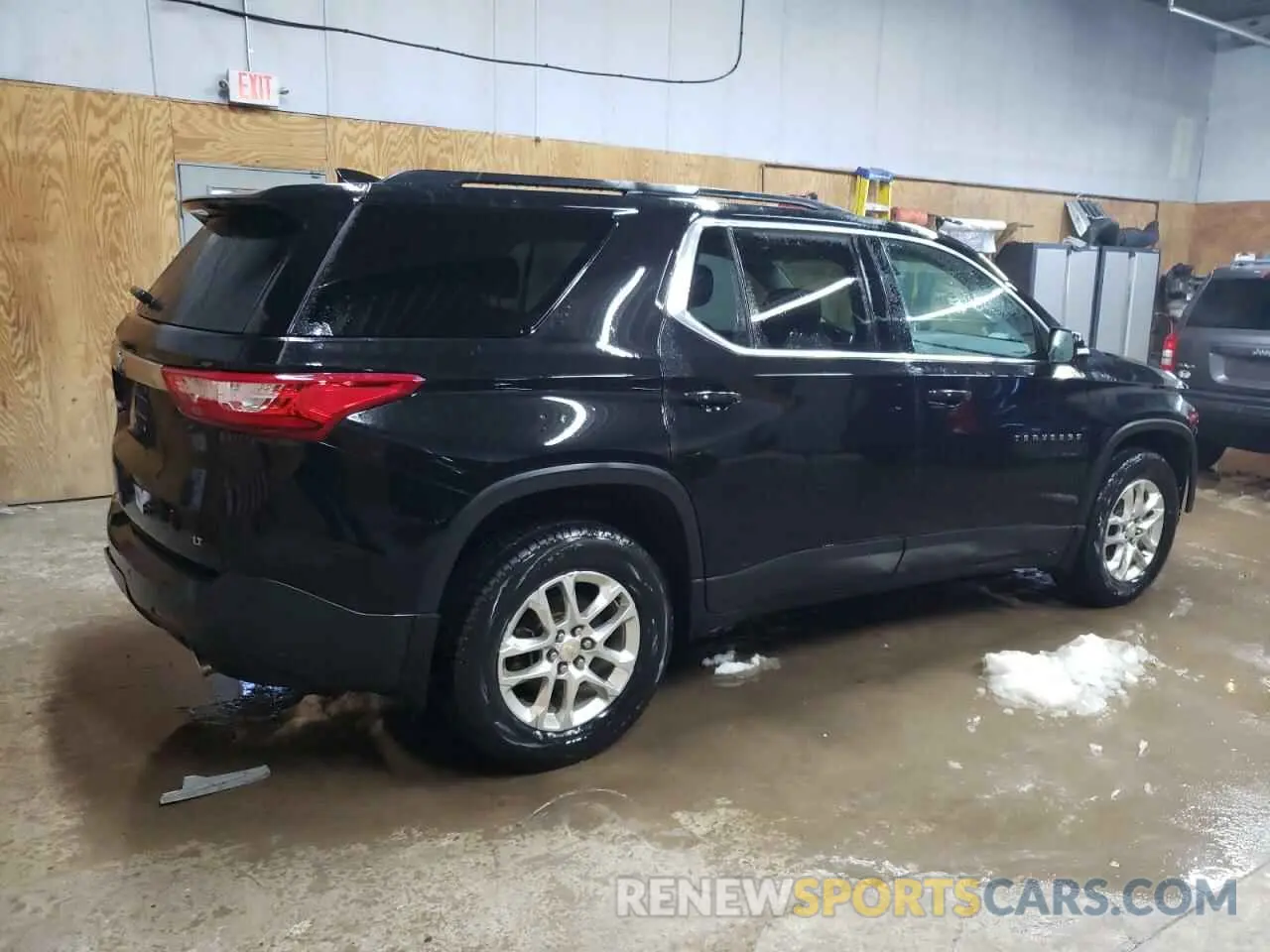 3 Photograph of a damaged car 1GNEVGKW6LJ182794 CHEVROLET TRAVERSE 2020